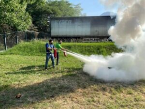Acreditados por bomberos,capacitacion de uso de extintores, por bomberos Brigada contraincendios, uso de extintores, certificado por cuerpo de bomberos de el salvador,Capacitaciones,contra incendio