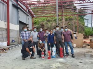 Bomberos de El Salvador, Acreditados por bomberos,capacitacion de uso de extintores,por bomberos,Brigada contraincendios,uso de extintores,certificado por cuerpo de bomberos de el salvador, Bomberos de El Salvador, Acreditados por bomberos,capacitacion de uso de extintores,por bomberos,Brigada contraincendios,uso de extintores,certificado por cuerpo de bomberos de el salvador, servicios que ofrece el Cuerpo de Bomberos de El Salvador, como inspección, capacitación y operaciones Cuerpo de Bomberos de El Salvador Encuentra información sobre la unidad de Prevención y Seguridad contra incendios Capacitación uso y manejo de extintores capacitación brigada contraincendios Cuerpo de Bomberos de El Salvador Cuerpo de Bomberos de El Salvador, como inspección, capacitación Prevención y Seguridad contra incendios Servicio de capacitación externa (asesoramiento) relacionados con la prevención de incendios El Cuerpo de Bomberos ofrece los servicios de capacitación a usuarios y empleadores en las Materiales peligrosos,Formación de brigada de evacuación,Primeros auxilios básicos,Primeros auxilios Intermedios,Asesoría para planes de emergencia, Revisión de planes de emergencia,Supervisión de simulacros,Uso y mantenimiento de mangueras o autocontenidos,Rescate de espacios confinados nivel I y II yPrevención y control de incendios