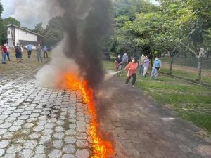 Bomberos de El Salvador,Acreditados por bomberos capacitación de uso de extintores por bomberos, Brigada contraincendios uso de extintores, certificado por cuerpo de  bomberos de el salvador, Capacitaciones contraincendios 